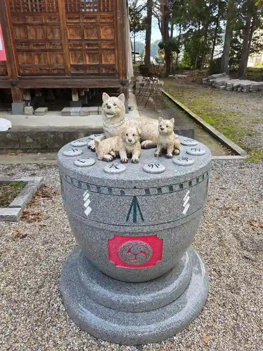 穴水大宮の{uncategorized: "未分類", other: "その他", undefined: "問題あり", building: "その他建物", grave: "お墓", sacred_gate: "鳥居", guardian: "狛犬", statue: "像", buddha: "仏像", history: "歴史", nature: "自然", garden: "庭園", animal: "動物", pagoda: "塔", temizu: "手水舎", mountain_gate: "山門・神門", sanctuary: "本殿・本堂", subordinate: "末社・摂社", art: "芸術", scenery: "景色", jizo: "地蔵", ema: "絵馬", goshuin: "御朱印", omikuji: "おみくじ", items: "授与品その他", amulet: "お守り", goshuincho: "御朱印帳", eats: "食事", festival: "お祭り", votive_dance: "神楽", shichigosan: "七五三参", wedding: "結婚式", experience: "体験その他", initially: "初詣", around: "周辺", anti_infection: "感染症対策"}