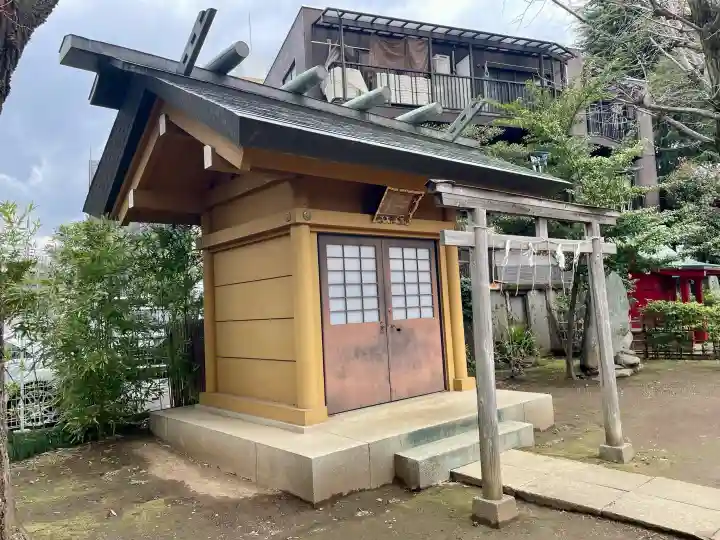 駒込天祖神社の{uncategorized: "未分類", other: "その他", undefined: "問題あり", building: "その他建物", grave: "お墓", sacred_gate: "鳥居", guardian: "狛犬", statue: "像", buddha: "仏像", history: "歴史", nature: "自然", garden: "庭園", animal: "動物", pagoda: "塔", temizu: "手水舎", mountain_gate: "山門・神門", sanctuary: "本殿・本堂", subordinate: "末社・摂社", art: "芸術", scenery: "景色", jizo: "地蔵", ema: "絵馬", goshuin: "御朱印", omikuji: "おみくじ", items: "授与品その他", amulet: "お守り", goshuincho: "御朱印帳", eats: "食事", festival: "お祭り", votive_dance: "神楽", shichigosan: "七五三参", wedding: "結婚式", experience: "体験その他", initially: "初詣", around: "周辺", anti_infection: "感染症対策"}