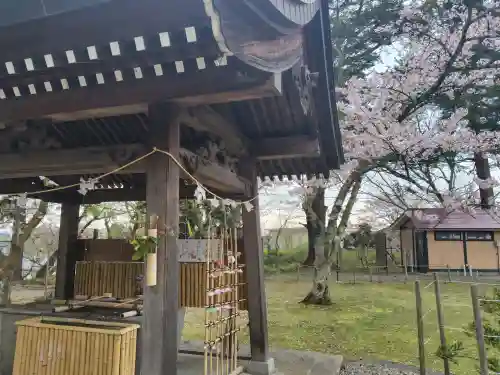 花巻神社の{uncategorized: "未分類", other: "その他", undefined: "問題あり", building: "その他建物", grave: "お墓", sacred_gate: "鳥居", guardian: "狛犬", statue: "像", buddha: "仏像", history: "歴史", nature: "自然", garden: "庭園", animal: "動物", pagoda: "塔", temizu: "手水舎", mountain_gate: "山門・神門", sanctuary: "本殿・本堂", subordinate: "末社・摂社", art: "芸術", scenery: "景色", jizo: "地蔵", ema: "絵馬", goshuin: "御朱印", omikuji: "おみくじ", items: "授与品その他", amulet: "お守り", goshuincho: "御朱印帳", eats: "食事", festival: "お祭り", votive_dance: "神楽", shichigosan: "七五三参", wedding: "結婚式", experience: "体験その他", initially: "初詣", around: "周辺", anti_infection: "感染症対策"}