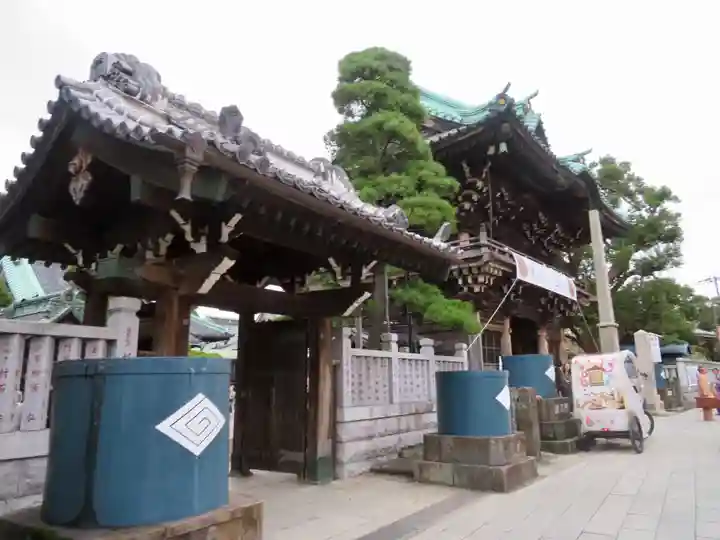 題経寺(柴又帝釈天)の山門・神門