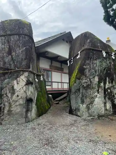 三ツ石神社(岩手県)