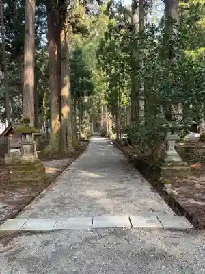 雄山神社中宮祈願殿の{uncategorized: "未分類", other: "その他", undefined: "問題あり", building: "その他建物", grave: "お墓", sacred_gate: "鳥居", guardian: "狛犬", statue: "像", buddha: "仏像", history: "歴史", nature: "自然", garden: "庭園", animal: "動物", pagoda: "塔", temizu: "手水舎", mountain_gate: "山門・神門", sanctuary: "本殿・本堂", subordinate: "末社・摂社", art: "芸術", scenery: "景色", jizo: "地蔵", ema: "絵馬", goshuin: "御朱印", omikuji: "おみくじ", items: "授与品その他", amulet: "お守り", goshuincho: "御朱印帳", eats: "食事", festival: "お祭り", votive_dance: "神楽", shichigosan: "七五三参", wedding: "結婚式", experience: "体験その他", initially: "初詣", around: "周辺", anti_infection: "感染症対策"}