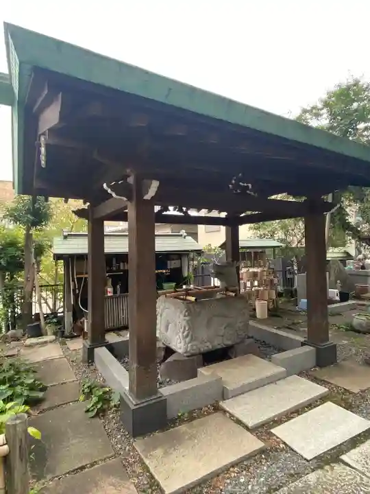 浄土宗 光明山 大蓮寺(照曜会館)の手水舎