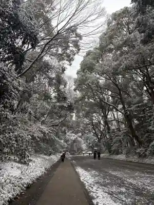 明治神宮の{uncategorized: "未分類", other: "その他", undefined: "問題あり", building: "その他建物", grave: "お墓", sacred_gate: "鳥居", guardian: "狛犬", statue: "像", buddha: "仏像", history: "歴史", nature: "自然", garden: "庭園", animal: "動物", pagoda: "塔", temizu: "手水舎", mountain_gate: "山門・神門", sanctuary: "本殿・本堂", subordinate: "末社・摂社", art: "芸術", scenery: "景色", jizo: "地蔵", ema: "絵馬", goshuin: "御朱印", omikuji: "おみくじ", items: "授与品その他", amulet: "お守り", goshuincho: "御朱印帳", eats: "食事", festival: "お祭り", votive_dance: "神楽", shichigosan: "七五三参", wedding: "結婚式", experience: "体験その他", initially: "初詣", around: "周辺", anti_infection: "感染症対策"}