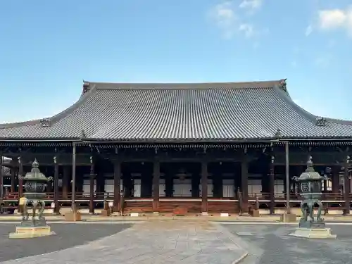 本願寺（西本願寺）の{uncategorized: "未分類", other: "その他", undefined: "問題あり", building: "その他建物", grave: "お墓", sacred_gate: "鳥居", guardian: "狛犬", statue: "像", buddha: "仏像", history: "歴史", nature: "自然", garden: "庭園", animal: "動物", pagoda: "塔", temizu: "手水舎", mountain_gate: "山門・神門", sanctuary: "本殿・本堂", subordinate: "末社・摂社", art: "芸術", scenery: "景色", jizo: "地蔵", ema: "絵馬", goshuin: "御朱印", omikuji: "おみくじ", items: "授与品その他", amulet: "お守り", goshuincho: "御朱印帳", eats: "食事", festival: "お祭り", votive_dance: "神楽", shichigosan: "七五三参", wedding: "結婚式", experience: "体験その他", initially: "初詣", around: "周辺", anti_infection: "感染症対策"}