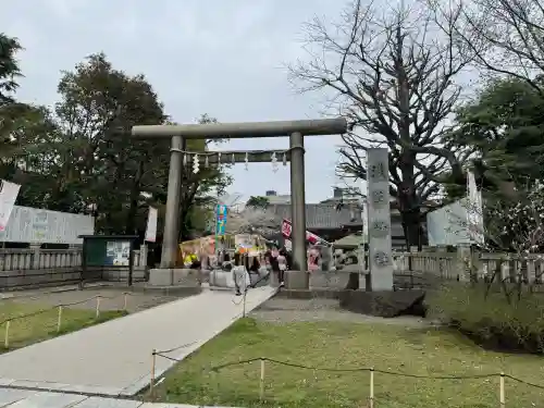 浅草神社の{uncategorized: "未分類", other: "その他", undefined: "問題あり", building: "その他建物", grave: "お墓", sacred_gate: "鳥居", guardian: "狛犬", statue: "像", buddha: "仏像", history: "歴史", nature: "自然", garden: "庭園", animal: "動物", pagoda: "塔", temizu: "手水舎", mountain_gate: "山門・神門", sanctuary: "本殿・本堂", subordinate: "末社・摂社", art: "芸術", scenery: "景色", jizo: "地蔵", ema: "絵馬", goshuin: "御朱印", omikuji: "おみくじ", items: "授与品その他", amulet: "お守り", goshuincho: "御朱印帳", eats: "食事", festival: "お祭り", votive_dance: "神楽", shichigosan: "七五三参", wedding: "結婚式", experience: "体験その他", initially: "初詣", around: "周辺", anti_infection: "感染症対策"}