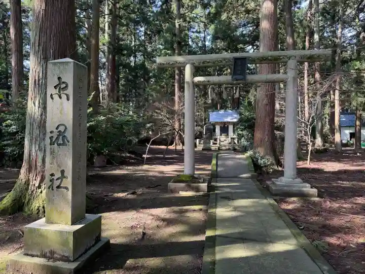 劒神社の{uncategorized: "未分類", other: "その他", undefined: "問題あり", building: "その他建物", grave: "お墓", sacred_gate: "鳥居", guardian: "狛犬", statue: "像", buddha: "仏像", history: "歴史", nature: "自然", garden: "庭園", animal: "動物", pagoda: "塔", temizu: "手水舎", mountain_gate: "山門・神門", sanctuary: "本殿・本堂", subordinate: "末社・摂社", art: "芸術", scenery: "景色", jizo: "地蔵", ema: "絵馬", goshuin: "御朱印", omikuji: "おみくじ", items: "授与品その他", amulet: "お守り", goshuincho: "御朱印帳", eats: "食事", festival: "お祭り", votive_dance: "神楽", shichigosan: "七五三参", wedding: "結婚式", experience: "体験その他", initially: "初詣", around: "周辺", anti_infection: "感染症対策"}
