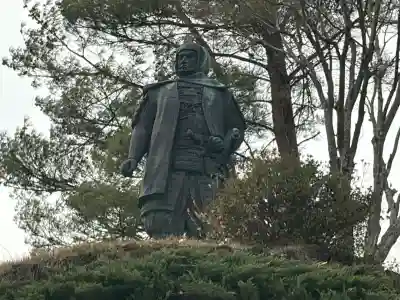 春日山神社の{uncategorized: "未分類", other: "その他", undefined: "問題あり", building: "その他建物", grave: "お墓", sacred_gate: "鳥居", guardian: "狛犬", statue: "像", buddha: "仏像", history: "歴史", nature: "自然", garden: "庭園", animal: "動物", pagoda: "塔", temizu: "手水舎", mountain_gate: "山門・神門", sanctuary: "本殿・本堂", subordinate: "末社・摂社", art: "芸術", scenery: "景色", jizo: "地蔵", ema: "絵馬", goshuin: "御朱印", omikuji: "おみくじ", items: "授与品その他", amulet: "お守り", goshuincho: "御朱印帳", eats: "食事", festival: "お祭り", votive_dance: "神楽", shichigosan: "七五三参", wedding: "結婚式", experience: "体験その他", initially: "初詣", around: "周辺", anti_infection: "感染症対策"}