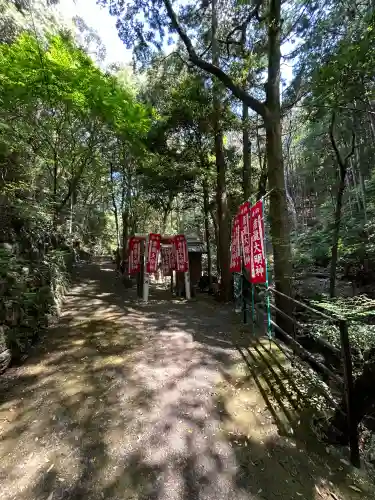 彦滝大明神の{uncategorized: "未分類", other: "その他", undefined: "問題あり", building: "その他建物", grave: "お墓", sacred_gate: "鳥居", guardian: "狛犬", statue: "像", buddha: "仏像", history: "歴史", nature: "自然", garden: "庭園", animal: "動物", pagoda: "塔", temizu: "手水舎", mountain_gate: "山門・神門", sanctuary: "本殿・本堂", subordinate: "末社・摂社", art: "芸術", scenery: "景色", jizo: "地蔵", ema: "絵馬", goshuin: "御朱印", omikuji: "おみくじ", items: "授与品その他", amulet: "お守り", goshuincho: "御朱印帳", eats: "食事", festival: "お祭り", votive_dance: "神楽", shichigosan: "七五三参", wedding: "結婚式", experience: "体験その他", initially: "初詣", around: "周辺", anti_infection: "感染症対策"}