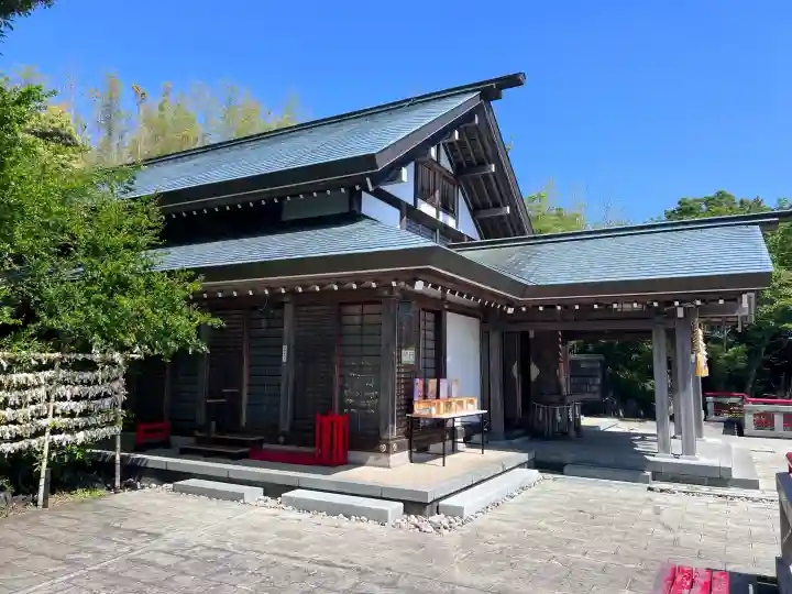 神祇大社の{uncategorized: "未分類", other: "その他", undefined: "問題あり", building: "その他建物", grave: "お墓", sacred_gate: "鳥居", guardian: "狛犬", statue: "像", buddha: "仏像", history: "歴史", nature: "自然", garden: "庭園", animal: "動物", pagoda: "塔", temizu: "手水舎", mountain_gate: "山門・神門", sanctuary: "本殿・本堂", subordinate: "末社・摂社", art: "芸術", scenery: "景色", jizo: "地蔵", ema: "絵馬", goshuin: "御朱印", omikuji: "おみくじ", items: "授与品その他", amulet: "お守り", goshuincho: "御朱印帳", eats: "食事", festival: "お祭り", votive_dance: "神楽", shichigosan: "七五三参", wedding: "結婚式", experience: "体験その他", initially: "初詣", around: "周辺", anti_infection: "感染症対策"}