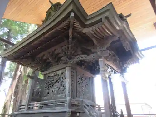 真木諏訪神社の本殿