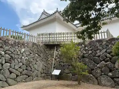 亀山神社の{uncategorized: "未分類", other: "その他", undefined: "問題あり", building: "その他建物", grave: "お墓", sacred_gate: "鳥居", guardian: "狛犬", statue: "像", buddha: "仏像", history: "歴史", nature: "自然", garden: "庭園", animal: "動物", pagoda: "塔", temizu: "手水舎", mountain_gate: "山門・神門", sanctuary: "本殿・本堂", subordinate: "末社・摂社", art: "芸術", scenery: "景色", jizo: "地蔵", ema: "絵馬", goshuin: "御朱印", omikuji: "おみくじ", items: "授与品その他", amulet: "お守り", goshuincho: "御朱印帳", eats: "食事", festival: "お祭り", votive_dance: "神楽", shichigosan: "七五三参", wedding: "結婚式", experience: "体験その他", initially: "初詣", around: "周辺", anti_infection: "感染症対策"}