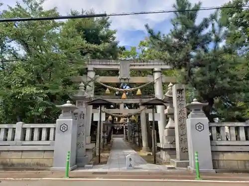 向本折白山神社の鳥居