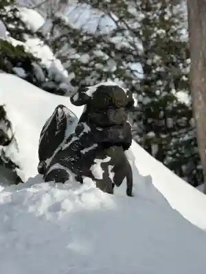 新琴似神社の{uncategorized: "未分類", other: "その他", undefined: "問題あり", building: "その他建物", grave: "お墓", sacred_gate: "鳥居", guardian: "狛犬", statue: "像", buddha: "仏像", history: "歴史", nature: "自然", garden: "庭園", animal: "動物", pagoda: "塔", temizu: "手水舎", mountain_gate: "山門・神門", sanctuary: "本殿・本堂", subordinate: "末社・摂社", art: "芸術", scenery: "景色", jizo: "地蔵", ema: "絵馬", goshuin: "御朱印", omikuji: "おみくじ", items: "授与品その他", amulet: "お守り", goshuincho: "御朱印帳", eats: "食事", festival: "お祭り", votive_dance: "神楽", shichigosan: "七五三参", wedding: "結婚式", experience: "体験その他", initially: "初詣", around: "周辺", anti_infection: "感染症対策"}