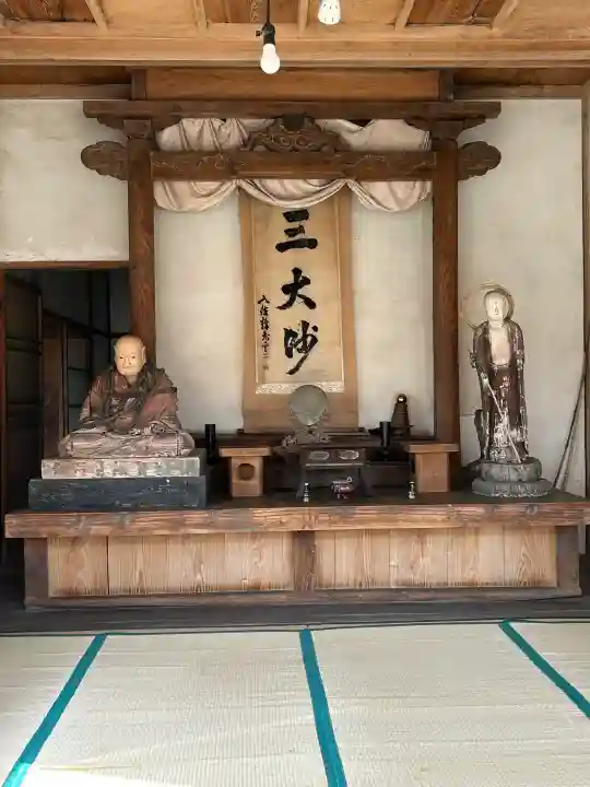 氷室五社神社の{uncategorized: "未分類", other: "その他", undefined: "問題あり", building: "その他建物", grave: "お墓", sacred_gate: "鳥居", guardian: "狛犬", statue: "像", buddha: "仏像", history: "歴史", nature: "自然", garden: "庭園", animal: "動物", pagoda: "塔", temizu: "手水舎", mountain_gate: "山門・神門", sanctuary: "本殿・本堂", subordinate: "末社・摂社", art: "芸術", scenery: "景色", jizo: "地蔵", ema: "絵馬", goshuin: "御朱印", omikuji: "おみくじ", items: "授与品その他", amulet: "お守り", goshuincho: "御朱印帳", eats: "食事", festival: "お祭り", votive_dance: "神楽", shichigosan: "七五三参", wedding: "結婚式", experience: "体験その他", initially: "初詣", around: "周辺", anti_infection: "感染症対策"}