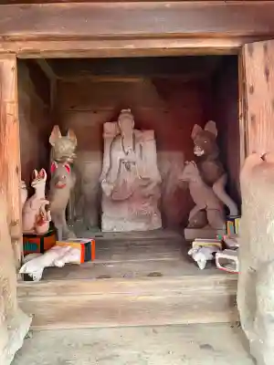 洲之崎稲荷神社の{uncategorized: "未分類", other: "その他", undefined: "問題あり", building: "その他建物", grave: "お墓", sacred_gate: "鳥居", guardian: "狛犬", statue: "像", buddha: "仏像", history: "歴史", nature: "自然", garden: "庭園", animal: "動物", pagoda: "塔", temizu: "手水舎", mountain_gate: "山門・神門", sanctuary: "本殿・本堂", subordinate: "末社・摂社", art: "芸術", scenery: "景色", jizo: "地蔵", ema: "絵馬", goshuin: "御朱印", omikuji: "おみくじ", items: "授与品その他", amulet: "お守り", goshuincho: "御朱印帳", eats: "食事", festival: "お祭り", votive_dance: "神楽", shichigosan: "七五三参", wedding: "結婚式", experience: "体験その他", initially: "初詣", around: "周辺", anti_infection: "感染症対策"}