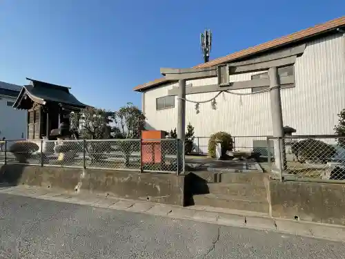 千僧供道祖神神社の{uncategorized: "未分類", other: "その他", undefined: "問題あり", building: "その他建物", grave: "お墓", sacred_gate: "鳥居", guardian: "狛犬", statue: "像", buddha: "仏像", history: "歴史", nature: "自然", garden: "庭園", animal: "動物", pagoda: "塔", temizu: "手水舎", mountain_gate: "山門・神門", sanctuary: "本殿・本堂", subordinate: "末社・摂社", art: "芸術", scenery: "景色", jizo: "地蔵", ema: "絵馬", goshuin: "御朱印", omikuji: "おみくじ", items: "授与品その他", amulet: "お守り", goshuincho: "御朱印帳", eats: "食事", festival: "お祭り", votive_dance: "神楽", shichigosan: "七五三参", wedding: "結婚式", experience: "体験その他", initially: "初詣", around: "周辺", anti_infection: "感染症対策"}