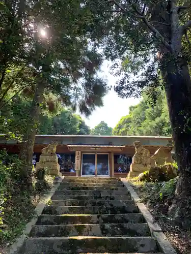 東神社の本殿・本堂