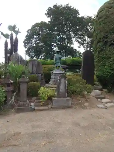 大慶寺の像