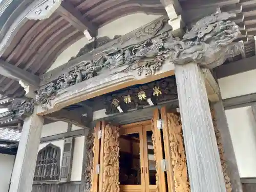 日蓮宗龍口山本龍寺の{uncategorized: "未分類", other: "その他", undefined: "問題あり", building: "その他建物", grave: "お墓", sacred_gate: "鳥居", guardian: "狛犬", statue: "像", buddha: "仏像", history: "歴史", nature: "自然", garden: "庭園", animal: "動物", pagoda: "塔", temizu: "手水舎", mountain_gate: "山門・神門", sanctuary: "本殿・本堂", subordinate: "末社・摂社", art: "芸術", scenery: "景色", jizo: "地蔵", ema: "絵馬", goshuin: "御朱印", omikuji: "おみくじ", items: "授与品その他", amulet: "お守り", goshuincho: "御朱印帳", eats: "食事", festival: "お祭り", votive_dance: "神楽", shichigosan: "七五三参", wedding: "結婚式", experience: "体験その他", initially: "初詣", around: "周辺", anti_infection: "感染症対策"}