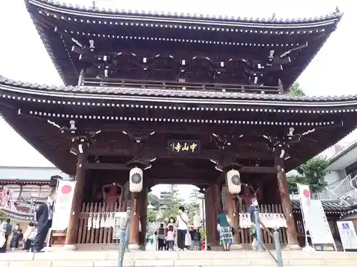 中山寺の山門