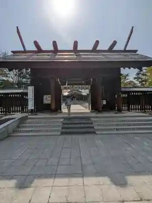 札幌護國神社の山門・神門