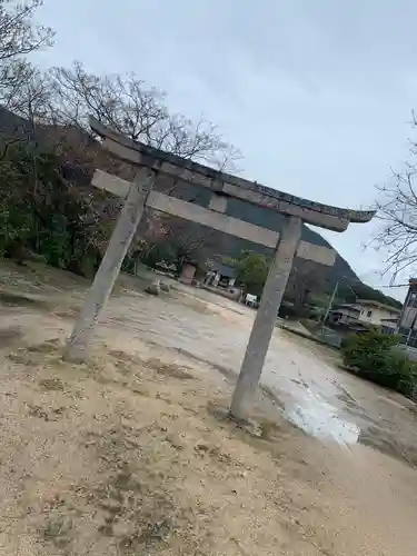 三神社の鳥居