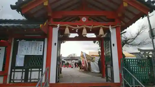 多治速比売神社の山門・神門