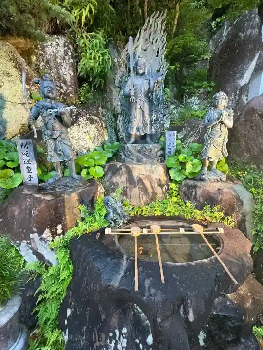 救馬溪観音の{uncategorized: "未分類", other: "その他", undefined: "問題あり", building: "その他建物", grave: "お墓", sacred_gate: "鳥居", guardian: "狛犬", statue: "像", buddha: "仏像", history: "歴史", nature: "自然", garden: "庭園", animal: "動物", pagoda: "塔", temizu: "手水舎", mountain_gate: "山門・神門", sanctuary: "本殿・本堂", subordinate: "末社・摂社", art: "芸術", scenery: "景色", jizo: "地蔵", ema: "絵馬", goshuin: "御朱印", omikuji: "おみくじ", items: "授与品その他", amulet: "お守り", goshuincho: "御朱印帳", eats: "食事", festival: "お祭り", votive_dance: "神楽", shichigosan: "七五三参", wedding: "結婚式", experience: "体験その他", initially: "初詣", around: "周辺", anti_infection: "感染症対策"}