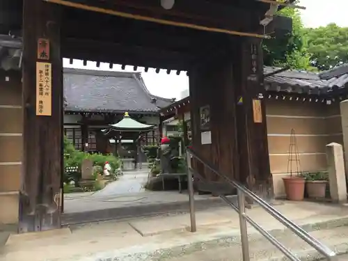 興徳寺の山門