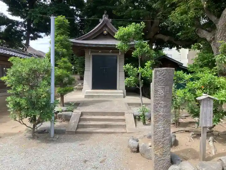 片瀬諏訪神社の{uncategorized: "未分類", other: "その他", undefined: "問題あり", building: "その他建物", grave: "お墓", sacred_gate: "鳥居", guardian: "狛犬", statue: "像", buddha: "仏像", history: "歴史", nature: "自然", garden: "庭園", animal: "動物", pagoda: "塔", temizu: "手水舎", mountain_gate: "山門・神門", sanctuary: "本殿・本堂", subordinate: "末社・摂社", art: "芸術", scenery: "景色", jizo: "地蔵", ema: "絵馬", goshuin: "御朱印", omikuji: "おみくじ", items: "授与品その他", amulet: "お守り", goshuincho: "御朱印帳", eats: "食事", festival: "お祭り", votive_dance: "神楽", shichigosan: "七五三参", wedding: "結婚式", experience: "体験その他", initially: "初詣", around: "周辺", anti_infection: "感染症対策"}