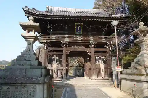 朝護孫子寺の山門