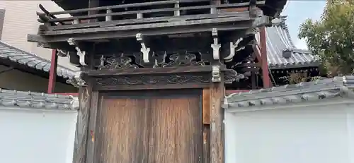 法専寺の山門