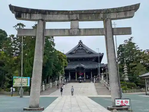 豊川閣　妙厳寺の鳥居