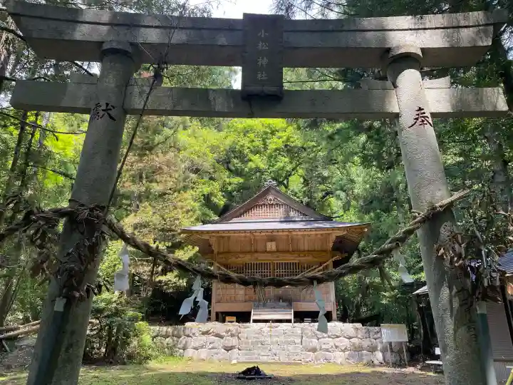 小松神社の{uncategorized: "未分類", other: "その他", undefined: "問題あり", building: "その他建物", grave: "お墓", sacred_gate: "鳥居", guardian: "狛犬", statue: "像", buddha: "仏像", history: "歴史", nature: "自然", garden: "庭園", animal: "動物", pagoda: "塔", temizu: "手水舎", mountain_gate: "山門・神門", sanctuary: "本殿・本堂", subordinate: "末社・摂社", art: "芸術", scenery: "景色", jizo: "地蔵", ema: "絵馬", goshuin: "御朱印", omikuji: "おみくじ", items: "授与品その他", amulet: "お守り", goshuincho: "御朱印帳", eats: "食事", festival: "お祭り", votive_dance: "神楽", shichigosan: "七五三参", wedding: "結婚式", experience: "体験その他", initially: "初詣", around: "周辺", anti_infection: "感染症対策"}
