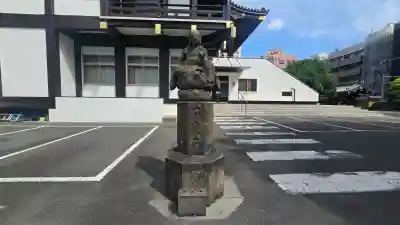 霊雲寺の{uncategorized: "未分類", other: "その他", undefined: "問題あり", building: "その他建物", grave: "お墓", sacred_gate: "鳥居", guardian: "狛犬", statue: "像", buddha: "仏像", history: "歴史", nature: "自然", garden: "庭園", animal: "動物", pagoda: "塔", temizu: "手水舎", mountain_gate: "山門・神門", sanctuary: "本殿・本堂", subordinate: "末社・摂社", art: "芸術", scenery: "景色", jizo: "地蔵", ema: "絵馬", goshuin: "御朱印", omikuji: "おみくじ", items: "授与品その他", amulet: "お守り", goshuincho: "御朱印帳", eats: "食事", festival: "お祭り", votive_dance: "神楽", shichigosan: "七五三参", wedding: "結婚式", experience: "体験その他", initially: "初詣", around: "周辺", anti_infection: "感染症対策"}