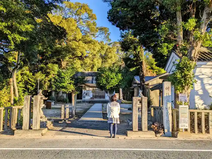 篠田神社の山門・神門