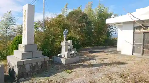 妙法寺（三島市）の像