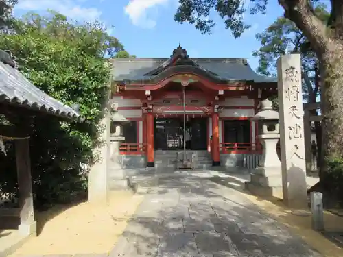 里外神社の本殿