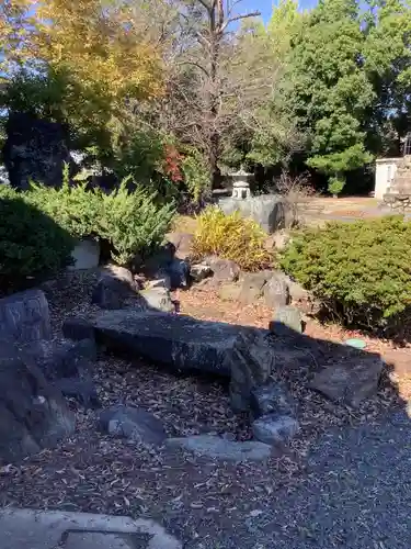 八幡社の庭園