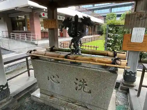 豊川稲荷東京別院の手水舎