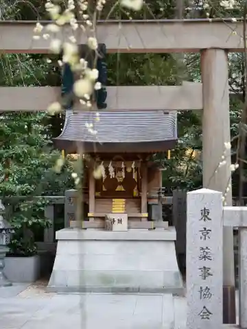 薬祖神社の{uncategorized: "未分類", other: "その他", undefined: "問題あり", building: "その他建物", grave: "お墓", sacred_gate: "鳥居", guardian: "狛犬", statue: "像", buddha: "仏像", history: "歴史", nature: "自然", garden: "庭園", animal: "動物", pagoda: "塔", temizu: "手水舎", mountain_gate: "山門・神門", sanctuary: "本殿・本堂", subordinate: "末社・摂社", art: "芸術", scenery: "景色", jizo: "地蔵", ema: "絵馬", goshuin: "御朱印", omikuji: "おみくじ", items: "授与品その他", amulet: "お守り", goshuincho: "御朱印帳", eats: "食事", festival: "お祭り", votive_dance: "神楽", shichigosan: "七五三参", wedding: "結婚式", experience: "体験その他", initially: "初詣", around: "周辺", anti_infection: "感染症対策"}