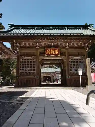 身延山奥之院思親閣の山門・神門
