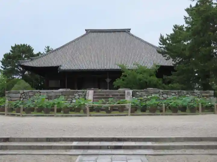 西大寺の本殿・本堂