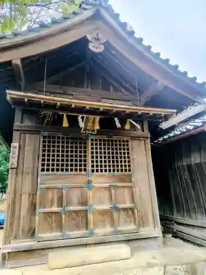 豊川進雄神社の{uncategorized: "未分類", other: "その他", undefined: "問題あり", building: "その他建物", grave: "お墓", sacred_gate: "鳥居", guardian: "狛犬", statue: "像", buddha: "仏像", history: "歴史", nature: "自然", garden: "庭園", animal: "動物", pagoda: "塔", temizu: "手水舎", mountain_gate: "山門・神門", sanctuary: "本殿・本堂", subordinate: "末社・摂社", art: "芸術", scenery: "景色", jizo: "地蔵", ema: "絵馬", goshuin: "御朱印", omikuji: "おみくじ", items: "授与品その他", amulet: "お守り", goshuincho: "御朱印帳", eats: "食事", festival: "お祭り", votive_dance: "神楽", shichigosan: "七五三参", wedding: "結婚式", experience: "体験その他", initially: "初詣", around: "周辺", anti_infection: "感染症対策"}