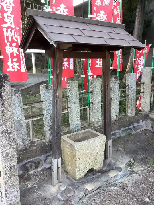 東海市熊野神社の手水舎