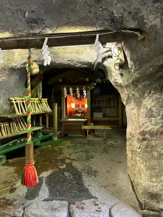 銭洗弁財天宇賀福神社(神奈川県)