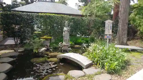 高蔵寺の庭園