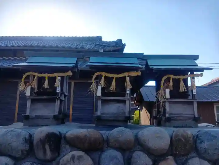 九所神社の{uncategorized: "未分類", other: "その他", undefined: "問題あり", building: "その他建物", grave: "お墓", sacred_gate: "鳥居", guardian: "狛犬", statue: "像", buddha: "仏像", history: "歴史", nature: "自然", garden: "庭園", animal: "動物", pagoda: "塔", temizu: "手水舎", mountain_gate: "山門・神門", sanctuary: "本殿・本堂", subordinate: "末社・摂社", art: "芸術", scenery: "景色", jizo: "地蔵", ema: "絵馬", goshuin: "御朱印", omikuji: "おみくじ", items: "授与品その他", amulet: "お守り", goshuincho: "御朱印帳", eats: "食事", festival: "お祭り", votive_dance: "神楽", shichigosan: "七五三参", wedding: "結婚式", experience: "体験その他", initially: "初詣", around: "周辺", anti_infection: "感染症対策"}