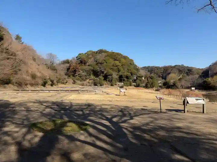 永福寺跡(永福寺址)の{uncategorized: "未分類", other: "その他", undefined: "問題あり", building: "その他建物", grave: "お墓", sacred_gate: "鳥居", guardian: "狛犬", statue: "像", buddha: "仏像", history: "歴史", nature: "自然", garden: "庭園", animal: "動物", pagoda: "塔", temizu: "手水舎", mountain_gate: "山門・神門", sanctuary: "本殿・本堂", subordinate: "末社・摂社", art: "芸術", scenery: "景色", jizo: "地蔵", ema: "絵馬", goshuin: "御朱印", omikuji: "おみくじ", items: "授与品その他", amulet: "お守り", goshuincho: "御朱印帳", eats: "食事", festival: "お祭り", votive_dance: "神楽", shichigosan: "七五三参", wedding: "結婚式", experience: "体験その他", initially: "初詣", around: "周辺", anti_infection: "感染症対策"}